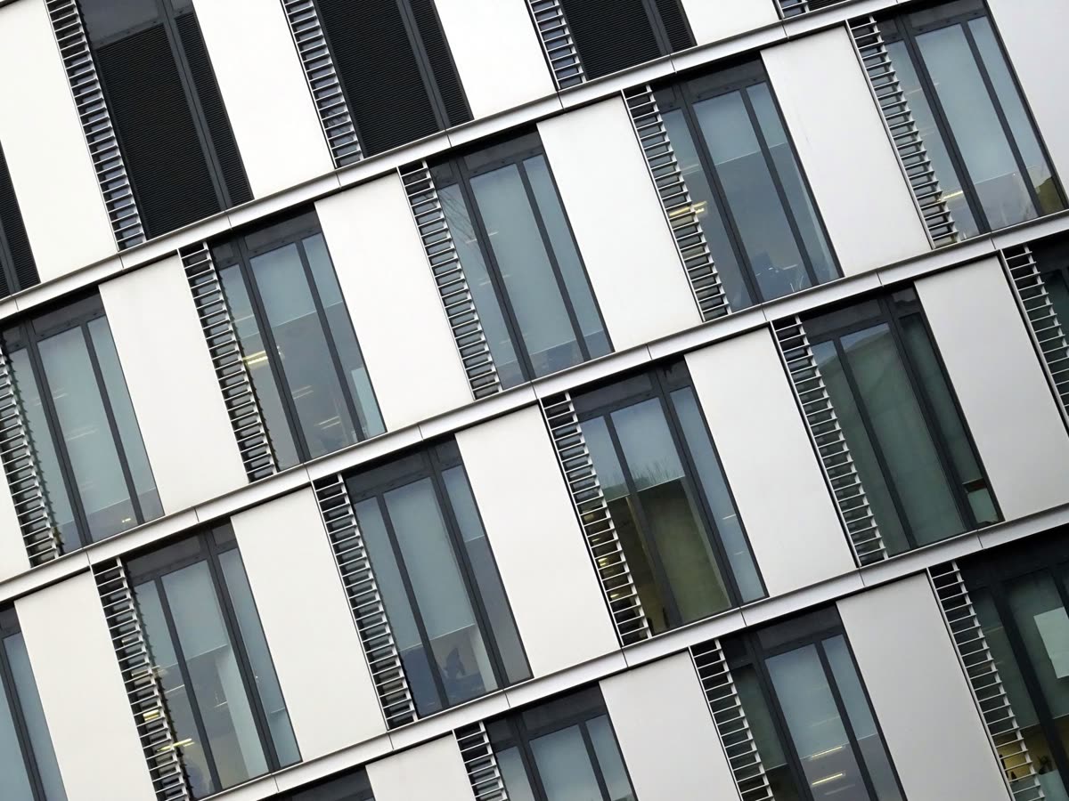 Fassade eines Verwaltungsgebäudes